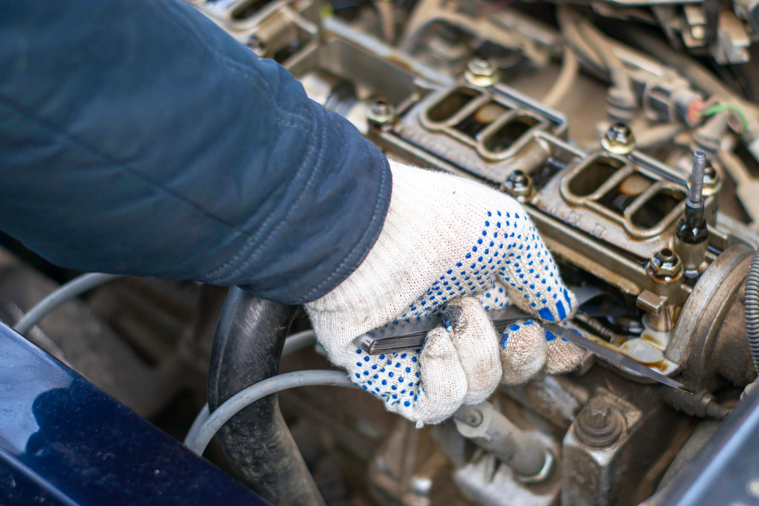 Automaster top up the oil in a car engine.
